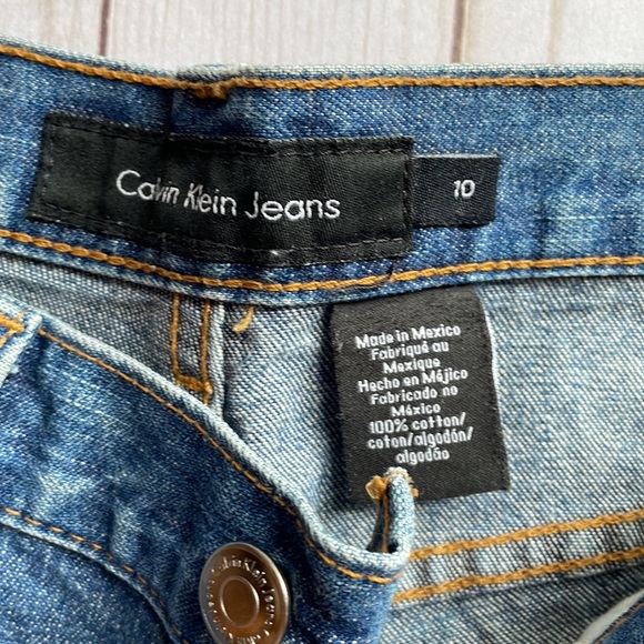 Women’s Calvin Kline Cropped Jeans With Cuff and Button Fly - Size 10 - Picture 6 of 11
